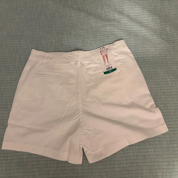 NWT- Gloria Vanderbilt White Chino Shorts - Size 12 - Picture 3 of 4